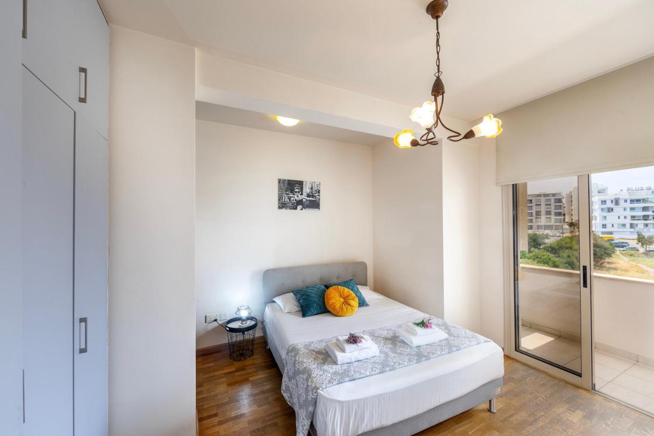 Mackenzie Beachfront Eftyhia Suite Larnaca Exterior photo